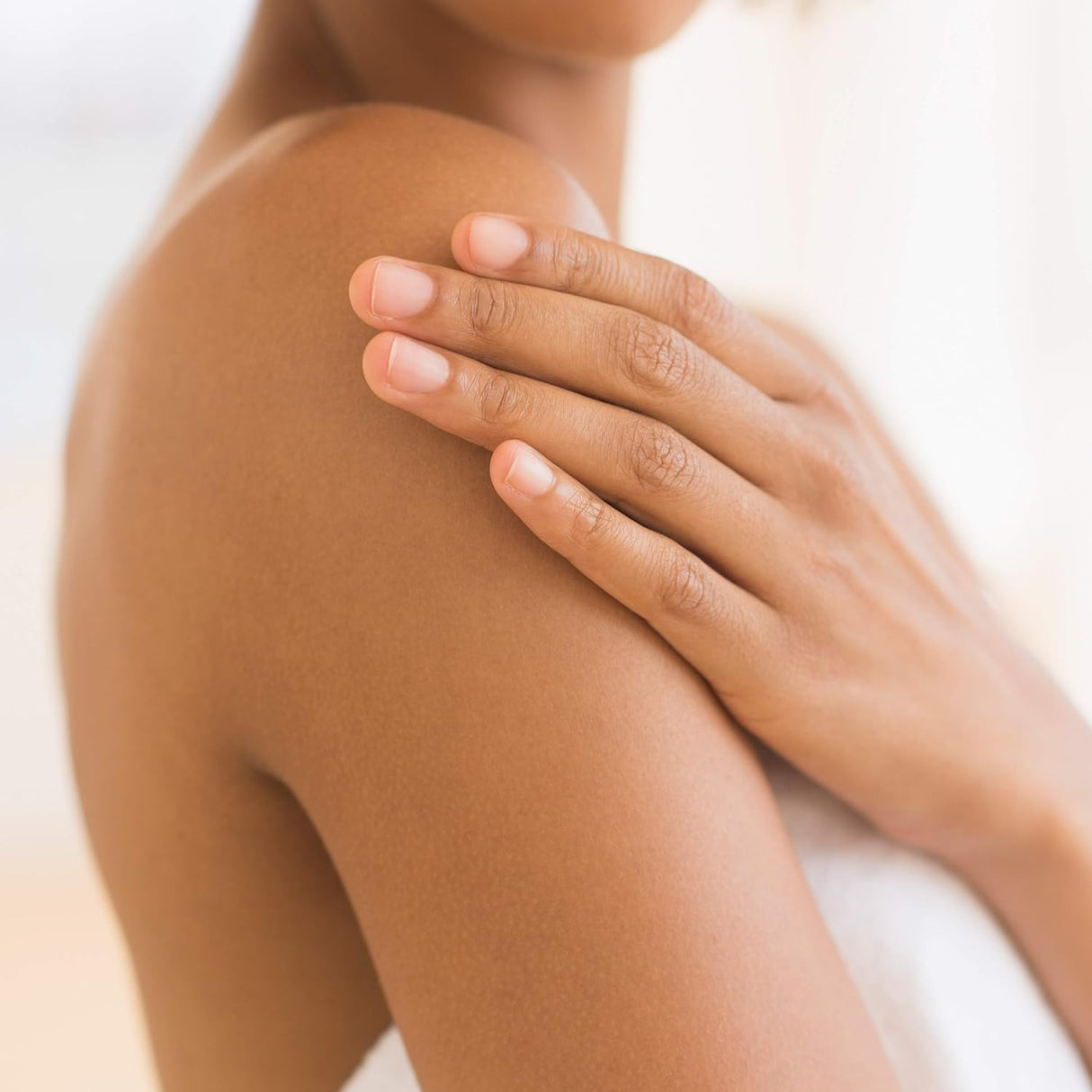 Olay Age Defying Body Wash with Vitamin E, 887 mL - Kenya